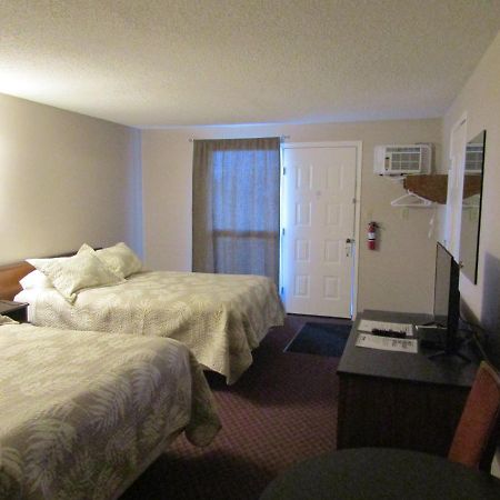 Airways Motel Cold Lake Екстер'єр фото