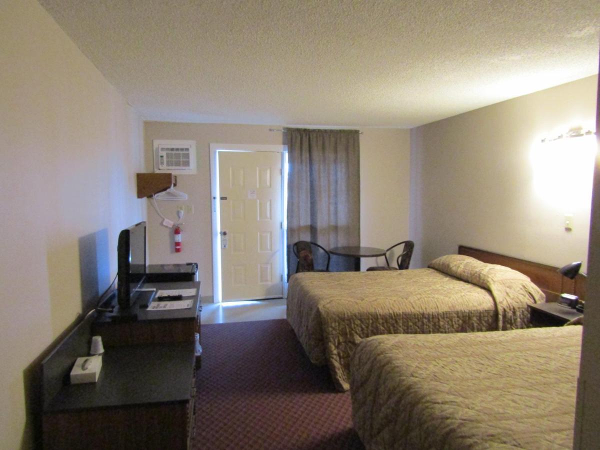 Airways Motel Cold Lake Екстер'єр фото
