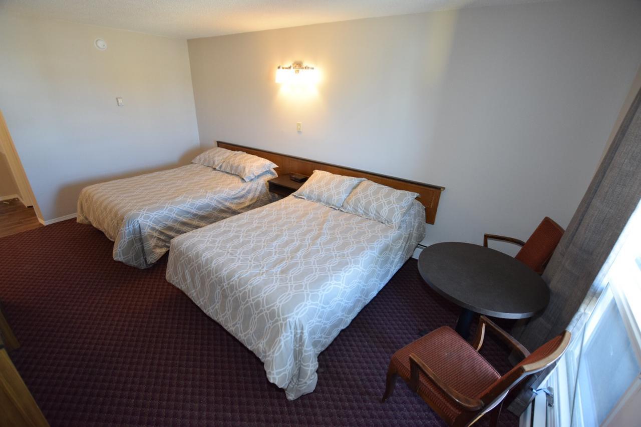 Airways Motel Cold Lake Екстер'єр фото