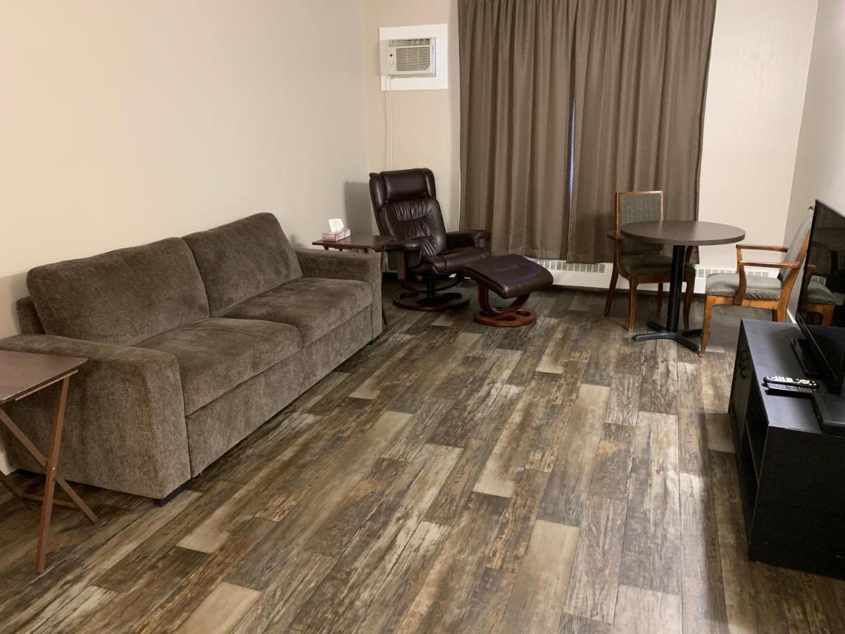 Airways Motel Cold Lake Екстер'єр фото